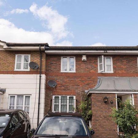 Modern & Spacious - Walk To London Excel- Parking Bagian luar foto