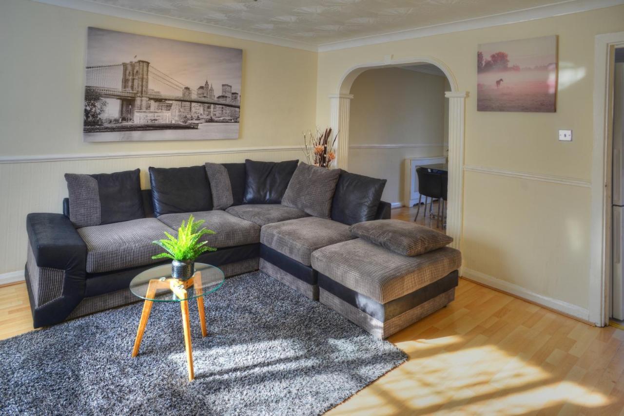 Modern & Spacious - Walk To London Excel- Parking Bagian luar foto