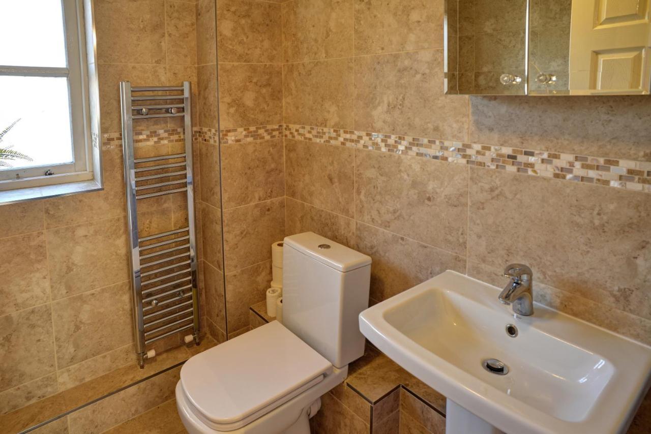 Modern & Spacious - Walk To London Excel- Parking Bagian luar foto
