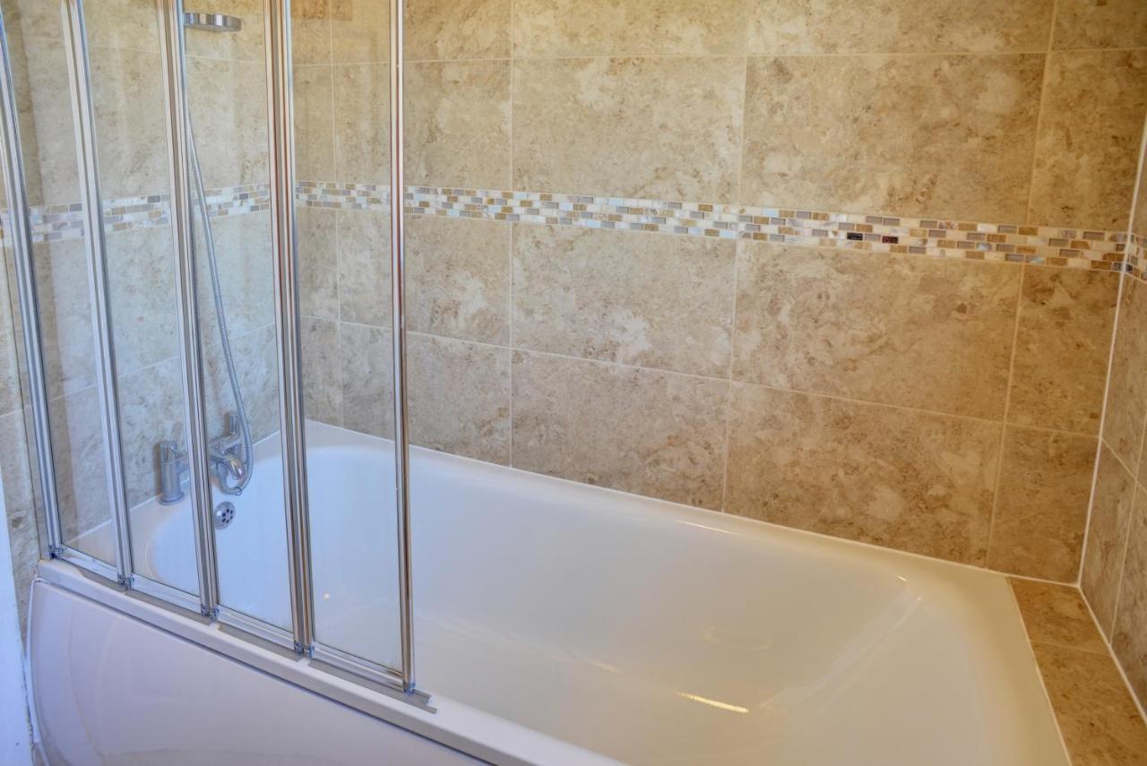 Modern & Spacious - Walk To London Excel- Parking Bagian luar foto
