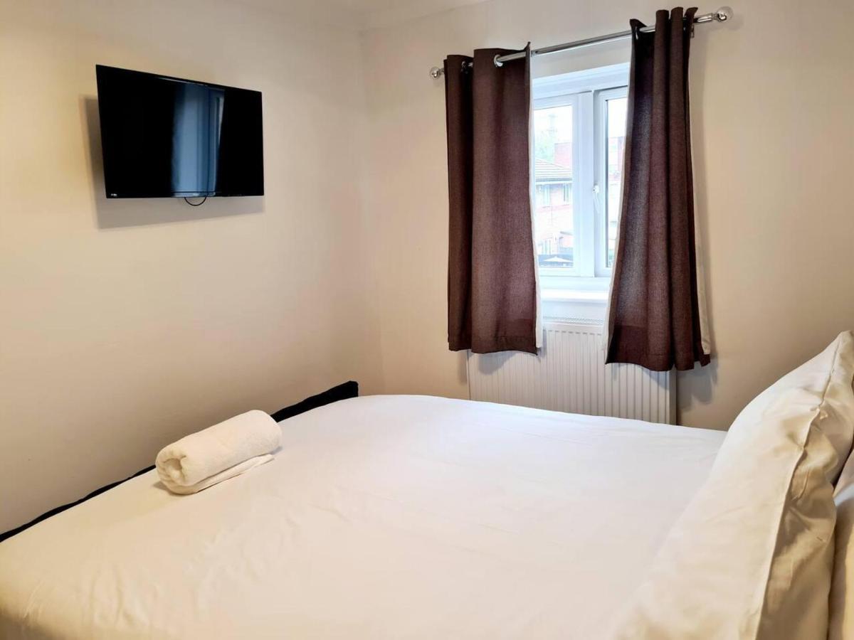 Modern & Spacious - Walk To London Excel- Parking Bagian luar foto