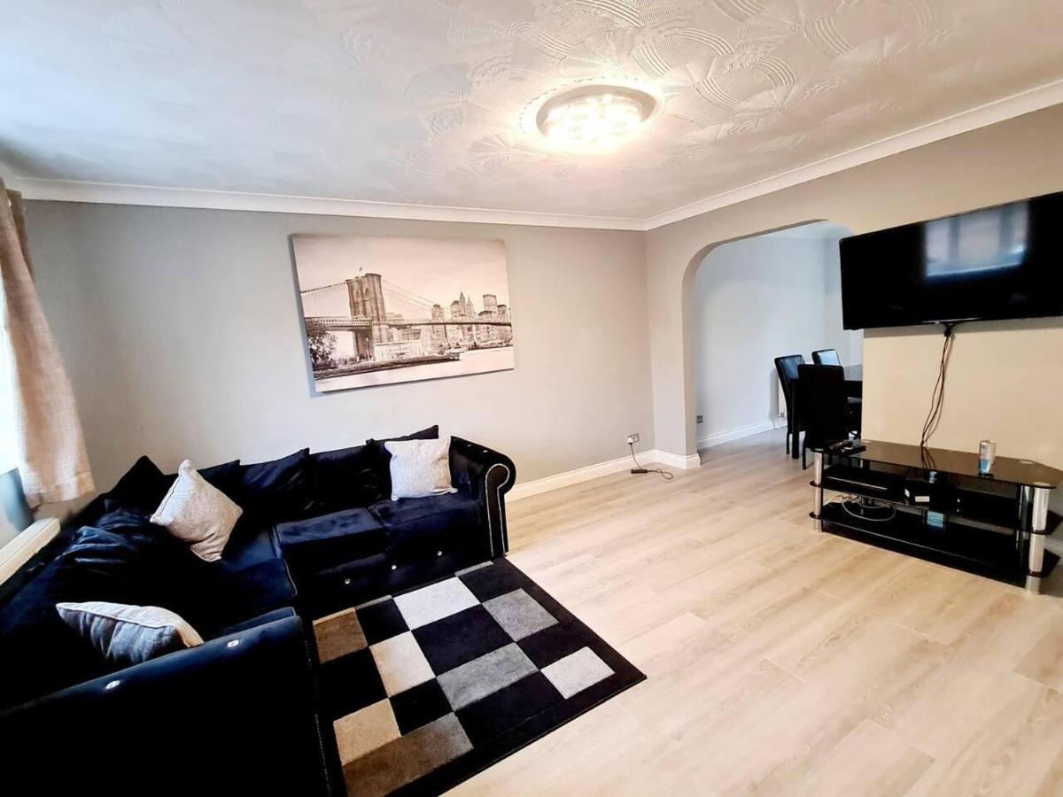 Modern & Spacious - Walk To London Excel- Parking Bagian luar foto